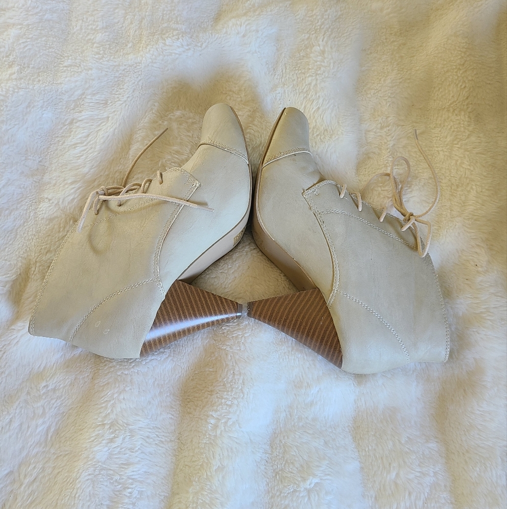 Call it Spring booties - Picture 4 of 7